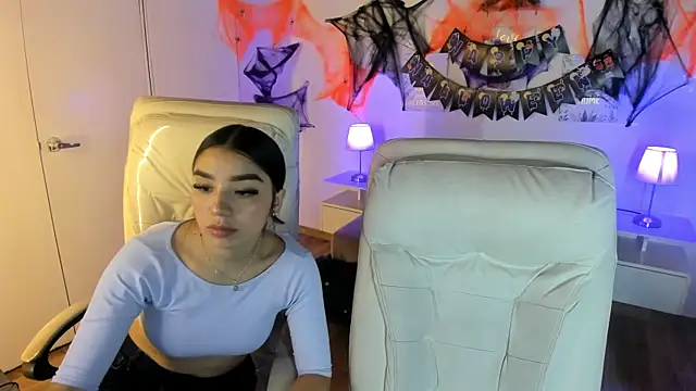 Snapshot of Yiing_and_yang chatting on October 18, 2025, 9:06 pm Yiing and yang online show from October 18, 2025, 9:06 pm