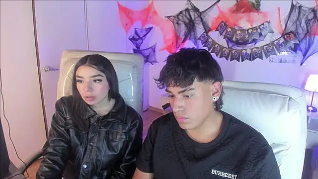 Snapshot of Yiing_and_yang chatting on October 24, 2025, 9:47 pm Yiing and yang online show from October 24, 2025, 9:47 pm