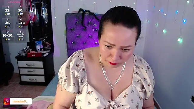 MaraDiaz11 online show from January 8, 2026, 9:10 pm