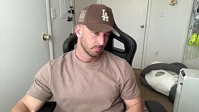 brettmycles28 online show from August 1, 2026, 5:22 pm
