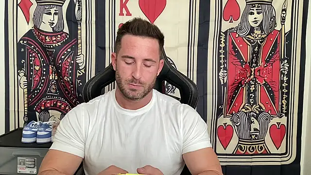 brettmycles28 online show from November 6, 2025, 5:17 pm