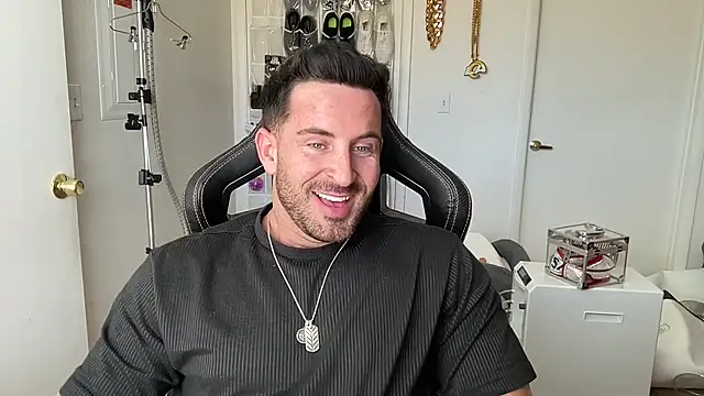 brettmycles28 online show from July 11, 2026, 7:25 pm