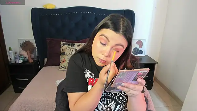 Snapshot of LucyPetit chatting on September 26, 2025, 1:18 pm LucyPetit online show from September 26, 2025, 1:18 pm