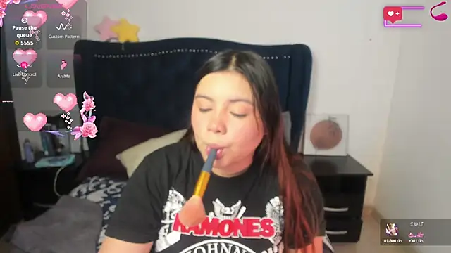 Snapshot of LucyPetit chatting on September 23, 2025, 12:56 pm LucyPetit online show from September 23, 2025, 12:56 pm