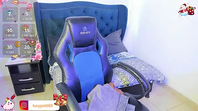 LucyPetit online show from December 22, 2025, 12:49 pm