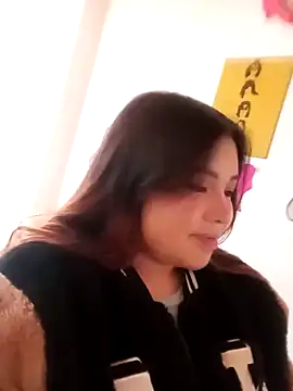 Snapshot of LucyPetit chatting on October 2, 2025, 1:25 pm LucyPetit online show from October 2, 2025, 1:25 pm