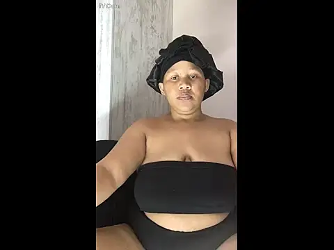 Snapshot of Yellowriider chatting on October 7, 2025, 11:44 am Yellowriider online show from October 7, 2025, 11:44 am