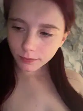 Snapshot of raen001 chatting on February 5, 2026, 9:43 pm raen001 online show from February 5, 2026, 9:43 pm