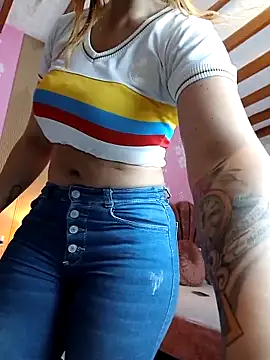 AlissonPeach01 online show from October 2, 2025, 1:25 pm