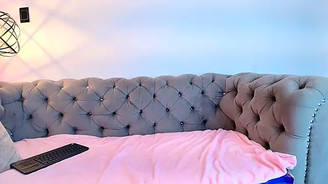 Snapshot of KhloeJohnson chatting on October 8, 2025, 8:42 pm KhloeJohnson online show from October 8, 2025, 8:42 pm