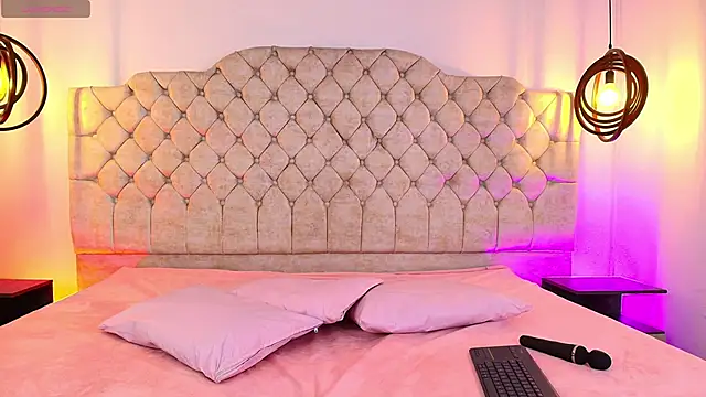 Snapshot of KhloeJohnson chatting on September 23, 2025, 6:37 pm KhloeJohnson online show from September 23, 2025, 6:37 pm