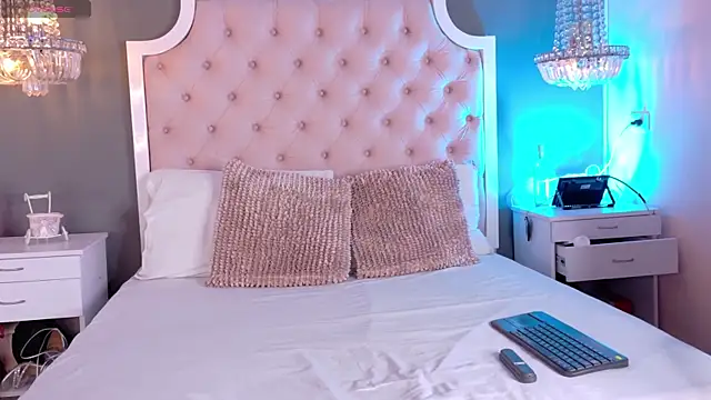 VioletBlaze online show from October 13, 2025, 11:38 pm