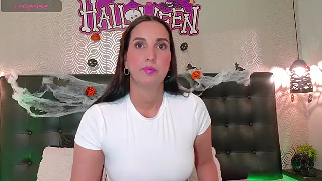 Snapshot of Sharonevanss_ chatting on October 10, 2025, 8:42 pm Sharonevanss online show from October 10, 2025, 8:42 pm