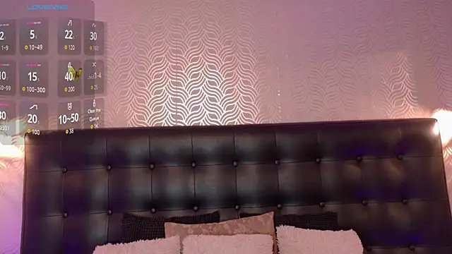 Snapshot of Sharonevanss_ chatting on September 19, 2025, 8:35 pm Sharonevanss online show from September 19, 2025, 8:35 pm