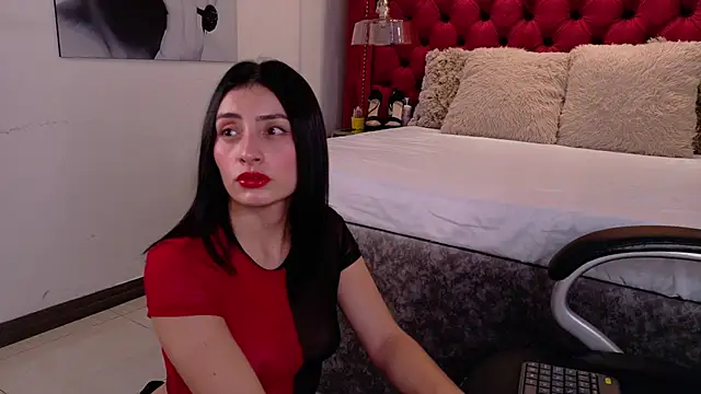 ZaraGold online show from November 10, 2025, 10:37 pm