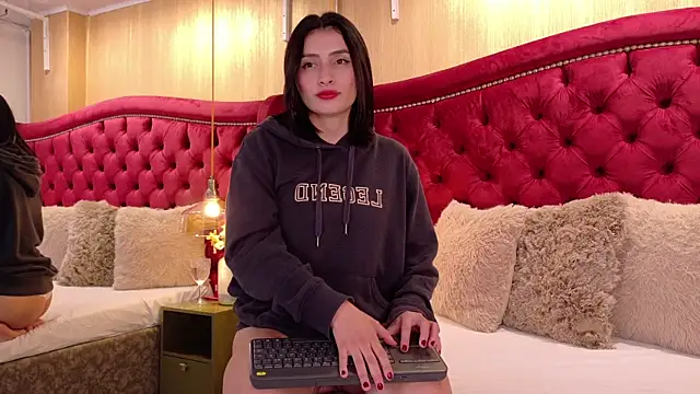 ZaraGold online show from November 25, 2025, 11:16 pm