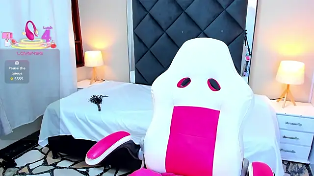 Snapshot of kittyy_babee chatting on October 3, 2025, 11:34 am kittyy babee online show from October 3, 2025, 11:34 am