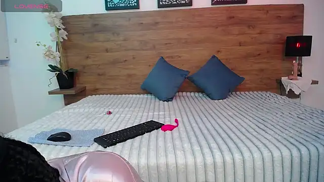 AlexandraCambell online show from September 29, 2025, 8:14 pm