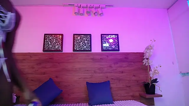 AlexandraCambell online show from October 2, 2025, 7:28 pm