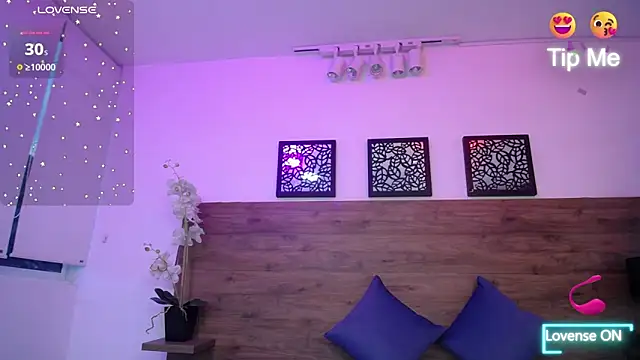 AlexandraCambell online show from September 17, 2025, 7:38 pm