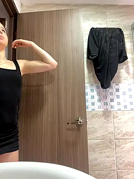 karla-thomsom10 online show from October 11, 2025, 7:37 pm