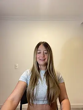 Snapshot of Zara_Ross chatting on May 25, 2026, 2:11 am Zara Ross online show from May 25, 2026, 2:11 am