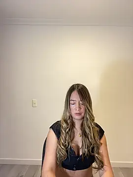 Snapshot of Zara_Ross chatting on October 7, 2025, 1:17 am Zara Ross online show from October 7, 2025, 1:17 am