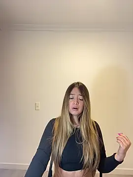 Snapshot of Zara_Ross chatting on October 25, 2025, 12:17 pm Zara Ross online show from October 25, 2025, 12:17 pm