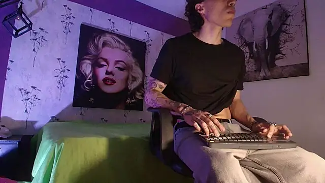 Snapshot of felix__star chatting on October 14, 2025, 7:58 pm felix  star online show from October 14, 2025, 7:58 pm