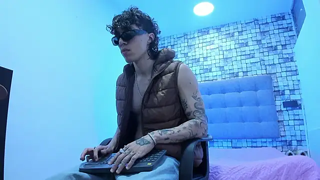 Snapshot of felix__star chatting on September 24, 2025, 7:42 pm felix  star online show from September 24, 2025, 7:42 pm