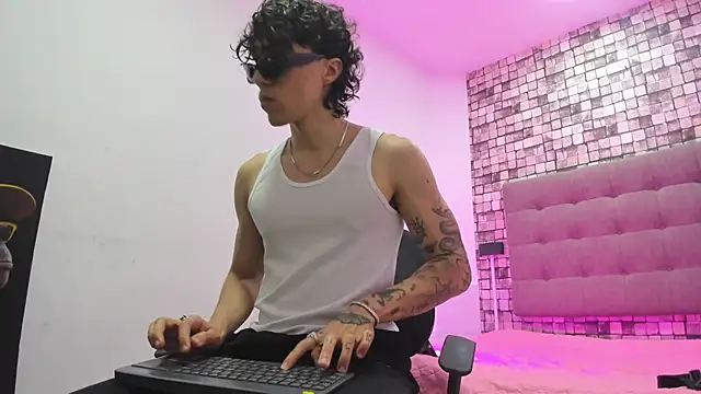 Snapshot of felix__star chatting on September 16, 2025, 7:37 pm felix  star online show from September 16, 2025, 7:37 pm