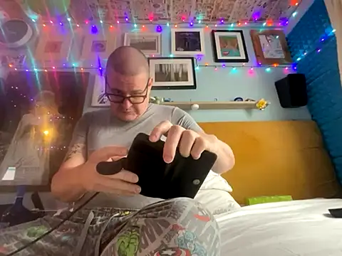 WriggleQuest online show from October 24, 2025, 8:46 am