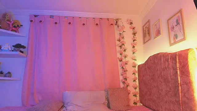 evansweett7 online show from October 7, 2025, 12:22 am