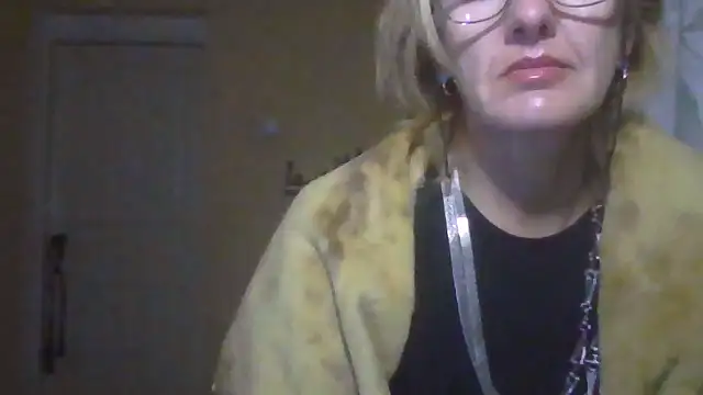 Snapshot of TianaQLove chatting on October 27, 2025, 5:14 pm TianaQLove online show from October 27, 2025, 5:14 pm