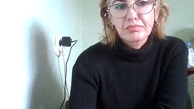 Snapshot of TianaQLove chatting on October 14, 2025, 9:43 am TianaQLove online show from October 14, 2025, 9:43 am