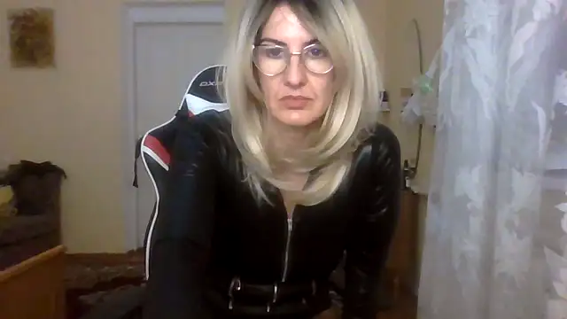 Snapshot of TianaQLove chatting on September 19, 2025, 2:43 pm TianaQLove online show from September 19, 2025, 2:43 pm