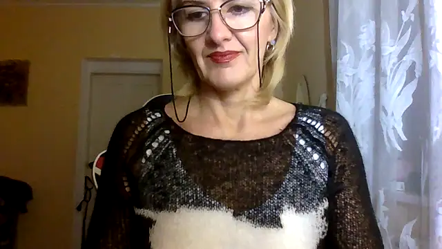 Snapshot of TianaQLove chatting on October 10, 2025, 2:40 pm TianaQLove online show from October 10, 2025, 2:40 pm