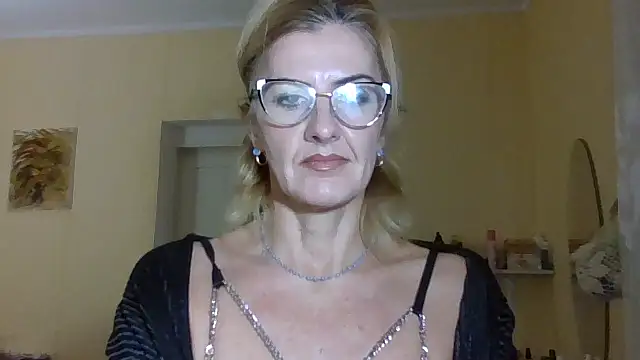 Snapshot of TianaQLove chatting on October 20, 2025, 2:06 pm TianaQLove online show from October 20, 2025, 2:06 pm