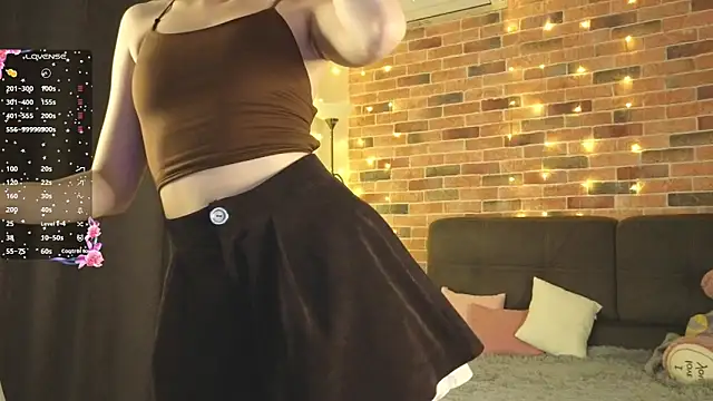 Snapshot of EmiliDen chatting on October 22, 2025, 5:34 pm EmiliDen online show from October 22, 2025, 5:34 pm