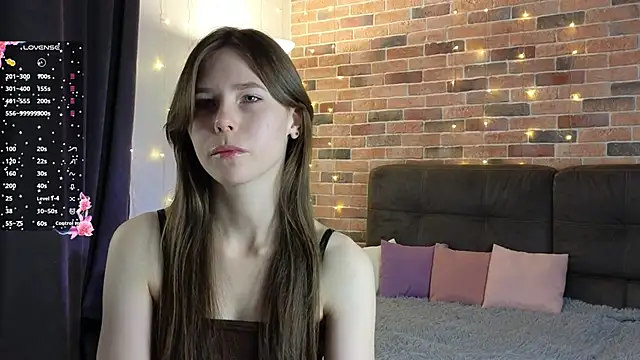 Snapshot of EmiliDen chatting on October 31, 2025, 5:20 pm EmiliDen online show from October 31, 2025, 5:20 pm