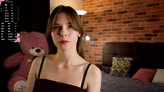 Snapshot of EmiliDen chatting on October 6, 2025, 5:35 pm EmiliDen online show from October 6, 2025, 5:35 pm