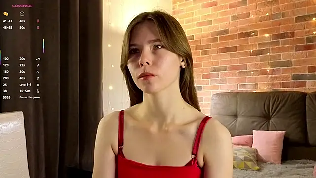 Snapshot of EmiliDen chatting on October 9, 2025, 5:13 pm EmiliDen online show from October 9, 2025, 5:13 pm