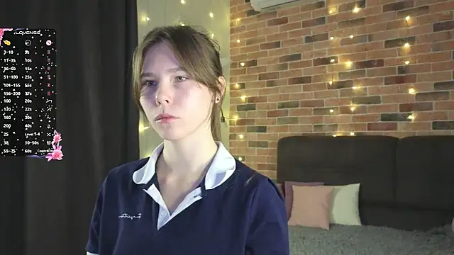 Snapshot of EmiliDen chatting on October 21, 2025, 5:12 pm EmiliDen online show from October 21, 2025, 5:12 pm