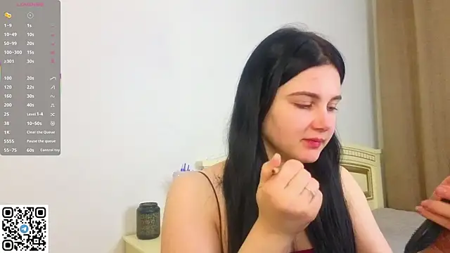 EnricaElis online show from April 15, 2026, 8:53 pm