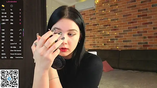 Snapshot of EnricaElis chatting on December 15, 2025, 8:14 pm EnricaElis online show from December 15, 2025, 8:14 pm