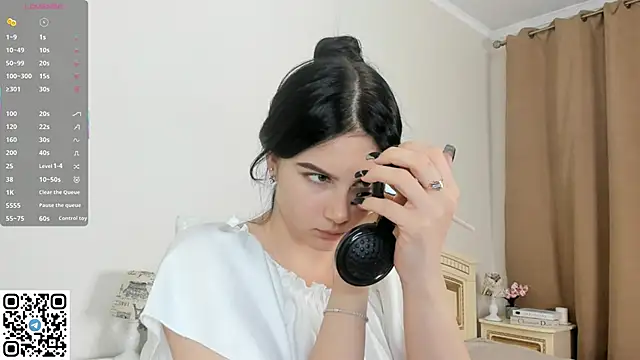 Snapshot of EnricaElis chatting on September 21, 2025, 8:14 pm EnricaElis online show from September 21, 2025, 8:14 pm