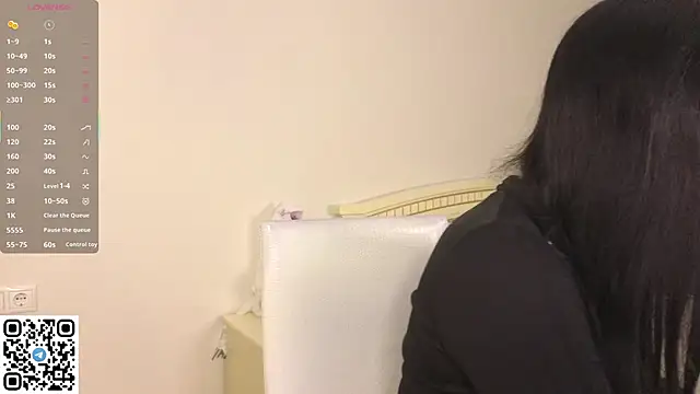 Snapshot of EnricaElis chatting on February 8, 2026, 8:17 pm EnricaElis online show from February 8, 2026, 8:17 pm