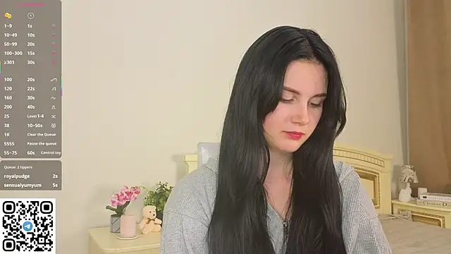 Snapshot of EnricaElis chatting on October 3, 2025, 9:27 pm EnricaElis online show from October 3, 2025, 9:27 pm