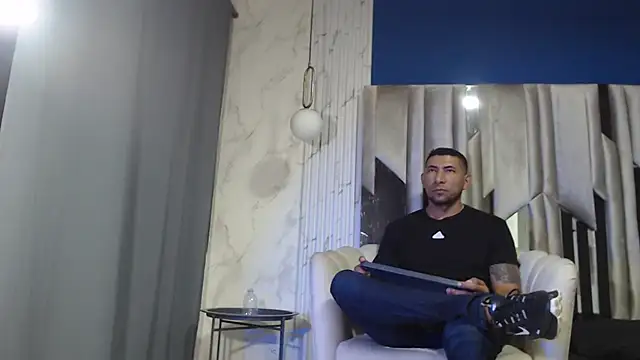 Snapshot of Morganandmegan chatting on September 25, 2025, 11:05 am Morganandmegan online show from September 25, 2025, 11:05 am