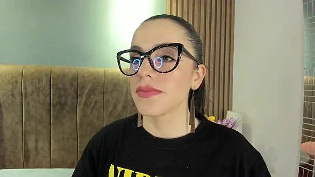 IsisNoir online show from April 8, 2026, 1:01 pm